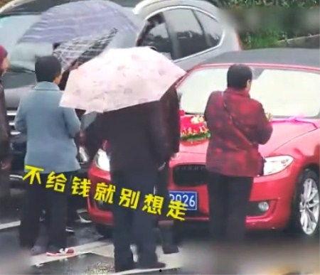 娱乐吃瓜酱大妈栏车